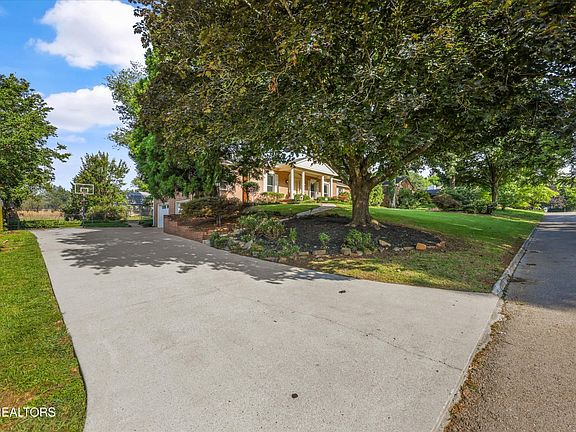 5th image of 9632 Briarwood Dr