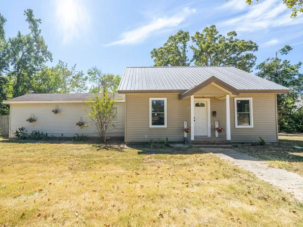 255 Oak St, Savannah, TN 38372