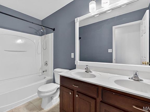 4th image of 325 Eastgate Dr