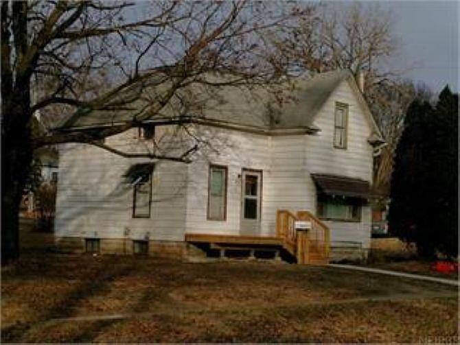1st image of 823 Glenwood St