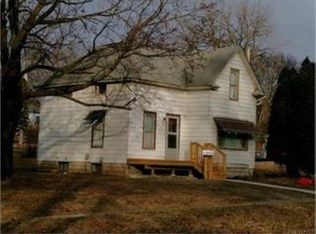 823 Glenwood St, Waterloo, IA 50703