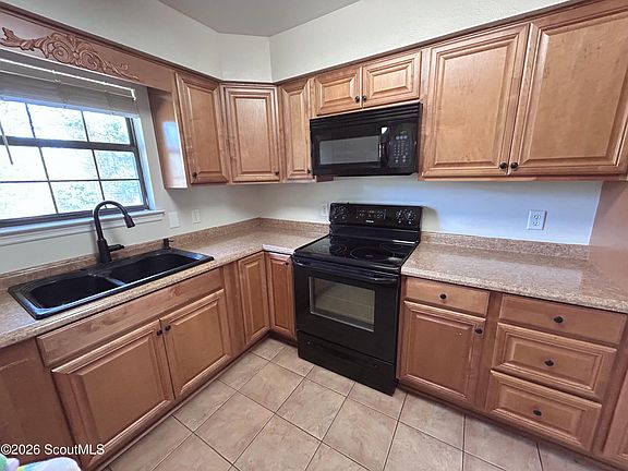 5th image of 200 Glen Meadows Cir