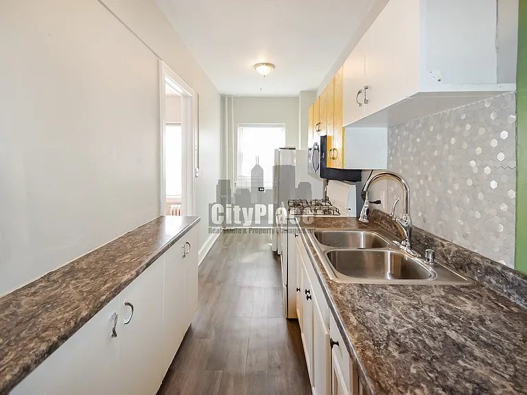 3541 N Meridian St — Photo 24