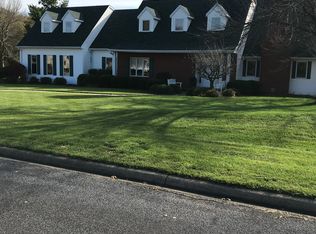 805 W Parkview Ct, Roanoke, IL