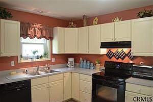 5th image of 38 Longwood Dr