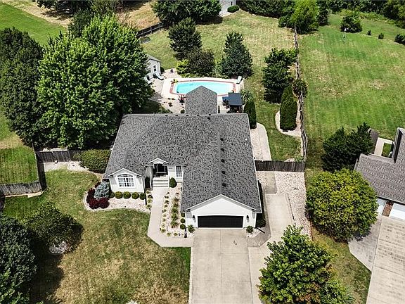 3rd image of 1203 Cedar Crest Dr