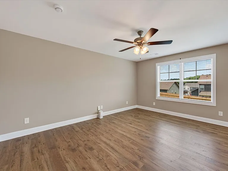 930 Tufnel Dr — Photo 6