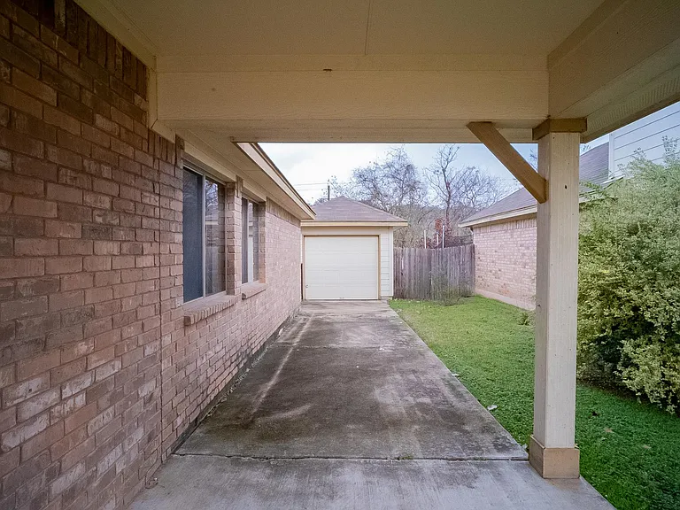 6600 Bay City Bnd — Photo 32