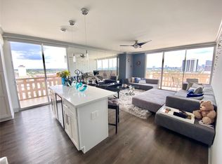 2016 Main St APT 1702, Houston, TX 77002