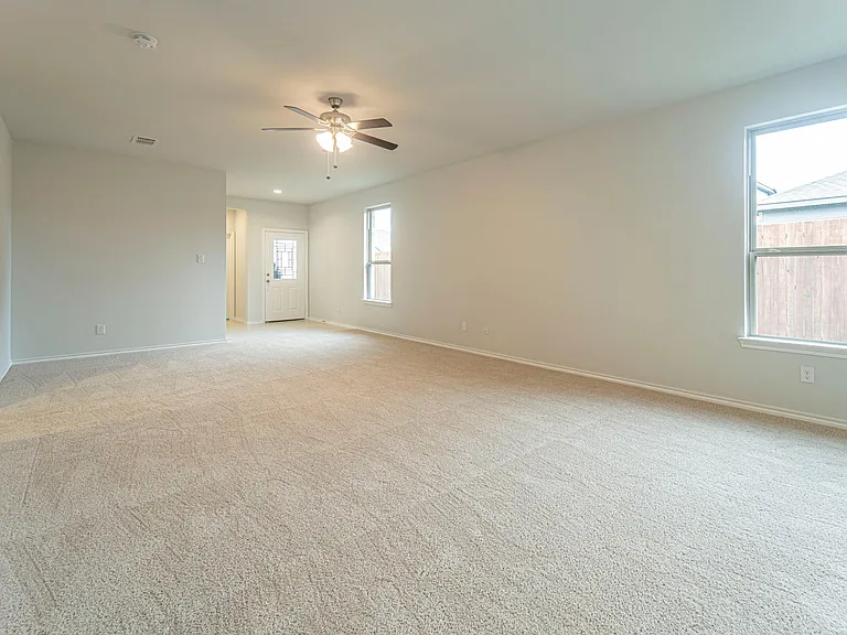 3305 Shortgrass Ln — Photo 5