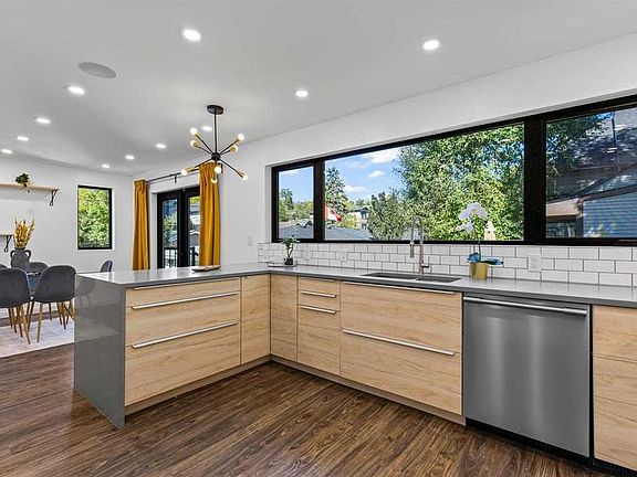 3rd image of 506 S 7th Ave NW
