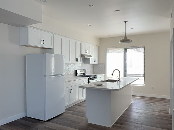 4th image of 546 N Lark Ellen Ave #1