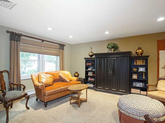 4th image of 23 Long Acre Ln