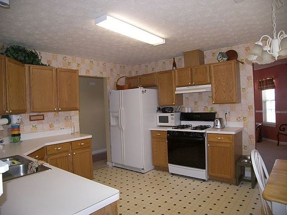 3rd image of 173 Strawbridge Trce
