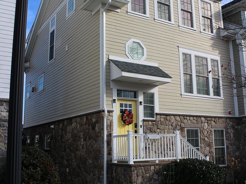 1st image of 94 Parkview St