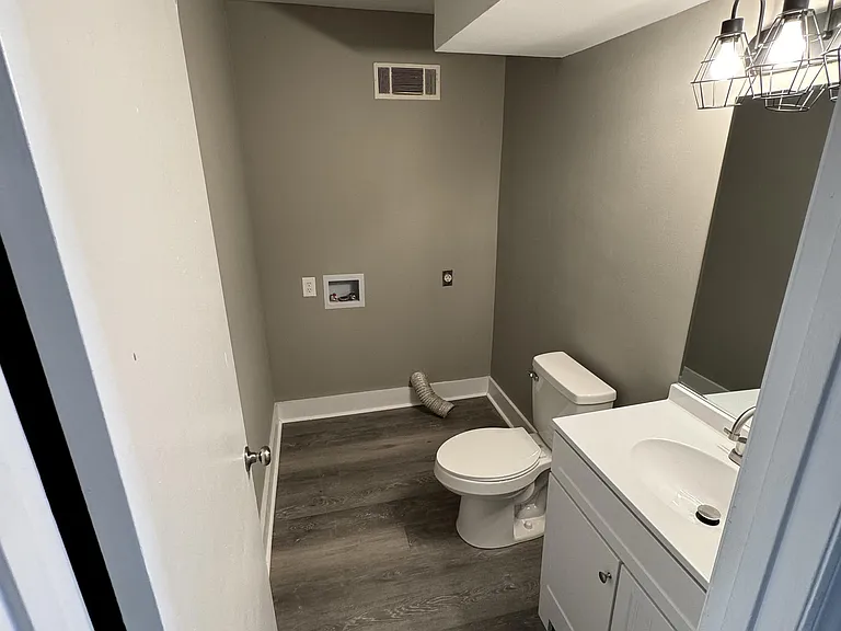 121 Aqua Ct — Photo 2