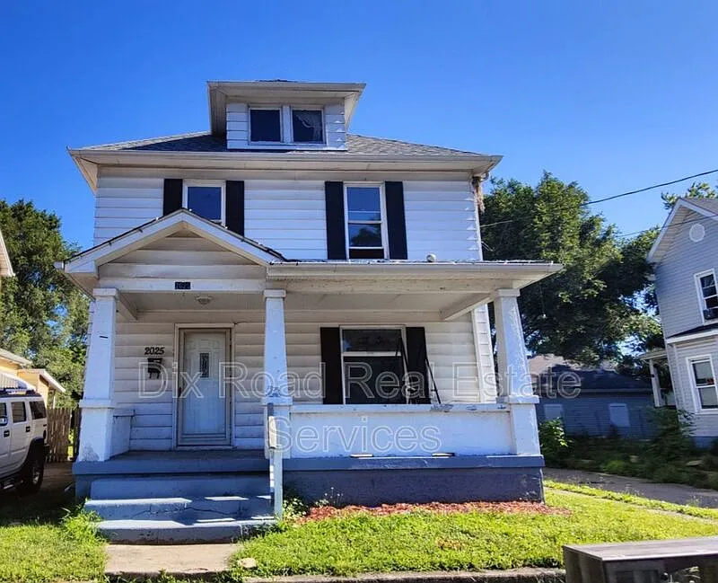 2025 Arlington Ave photo 1