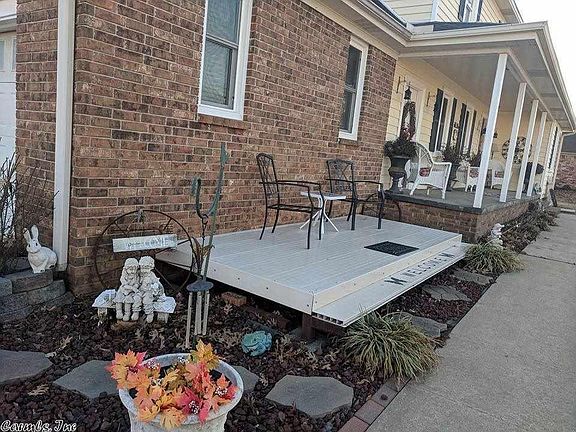 4th image of 24 White Oak Cir