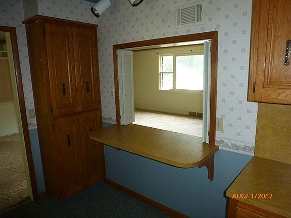 5th image of 16 Fisher Ave
