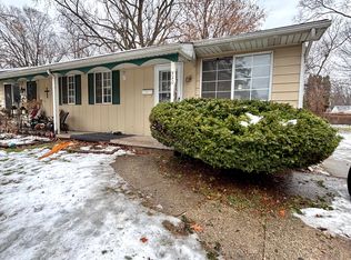 920 Vincent Ct, Lansing, MI 48910