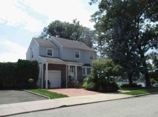 42 W Chester St, Valley Stream, NY 11580