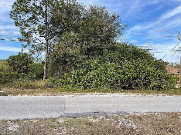 2716 5th ST W, LEHIGH ACRES, FL 33971