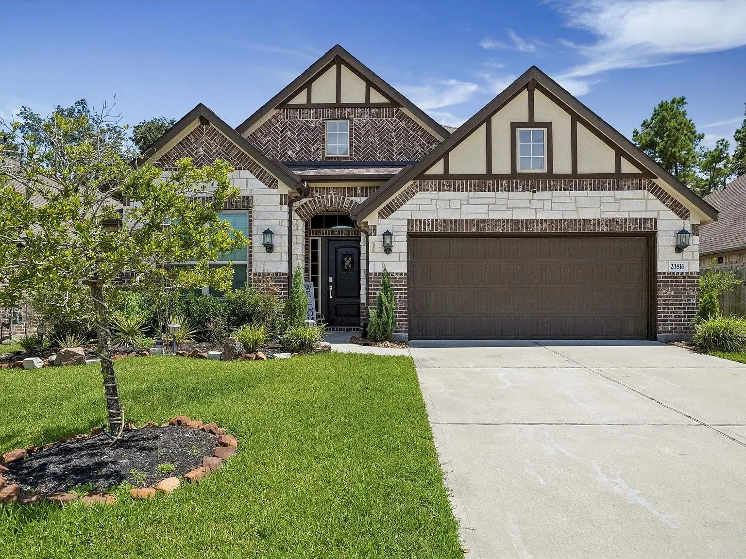 3 bed, 2.0 bath, 2074 sqft, $2,100 — Photo 4