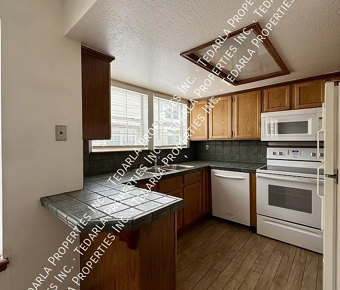 339 W Jamison Cir #12 — Photo 6