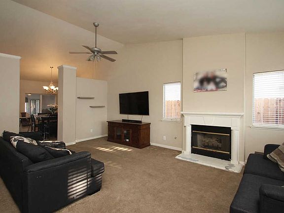 4th image of 162 N Shelly Ave