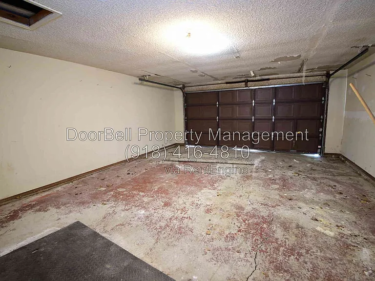 740 W Commercial St — Photo 19