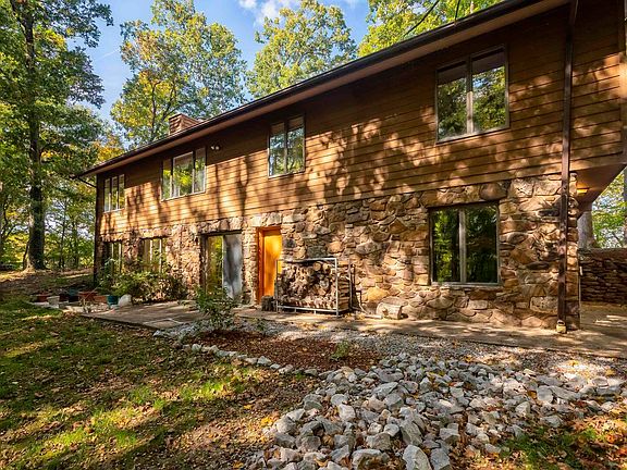 3rd image of 289 Avery Ln