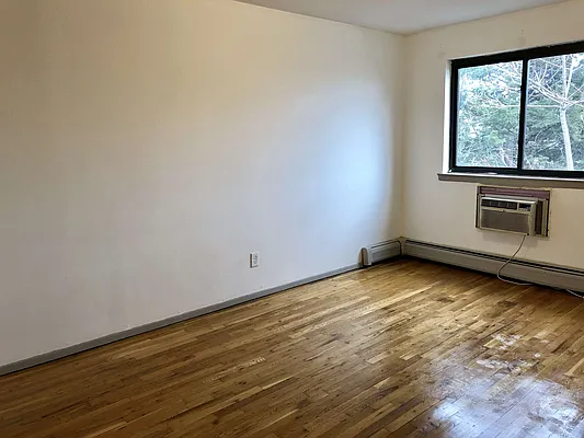 Rented by Chase Global Realty Corp | media 3