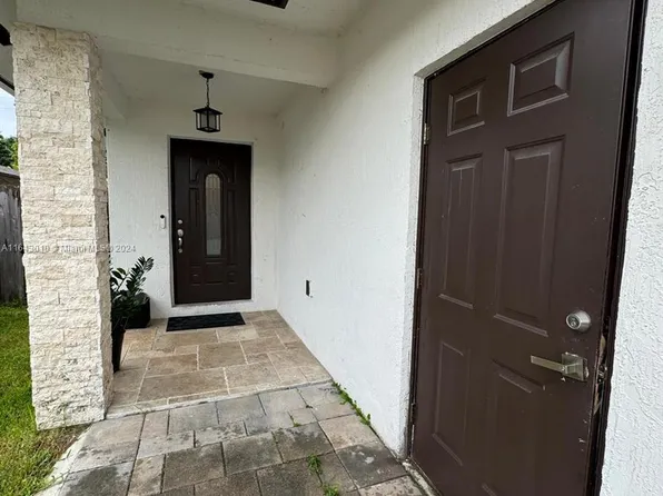 895 NE 3rd Ave, Homestead, FL 33030