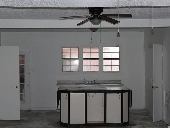 4th image of 306 E Huff