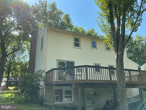 3rd image of 329 Thistle Ln