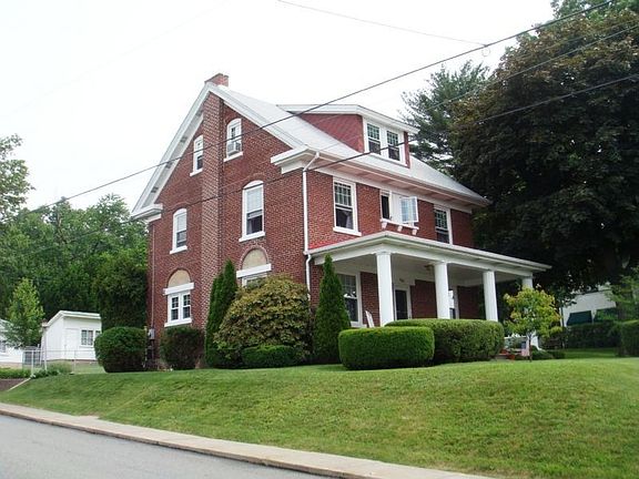 2nd image of 901 E Grand Ave