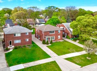 2180 Vernier Rd, Grosse Pointe Woods, MI 48236