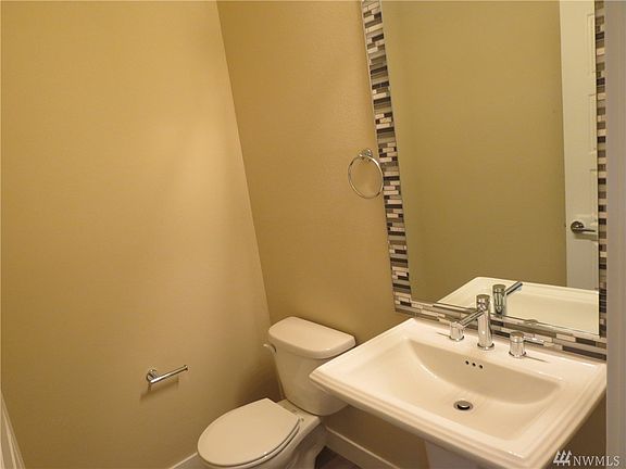 5th image of 6419 26th St NE