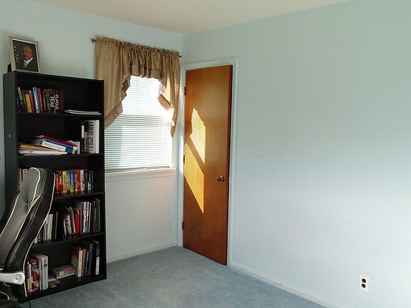 2nd image of 3275 Green Meadows Dr