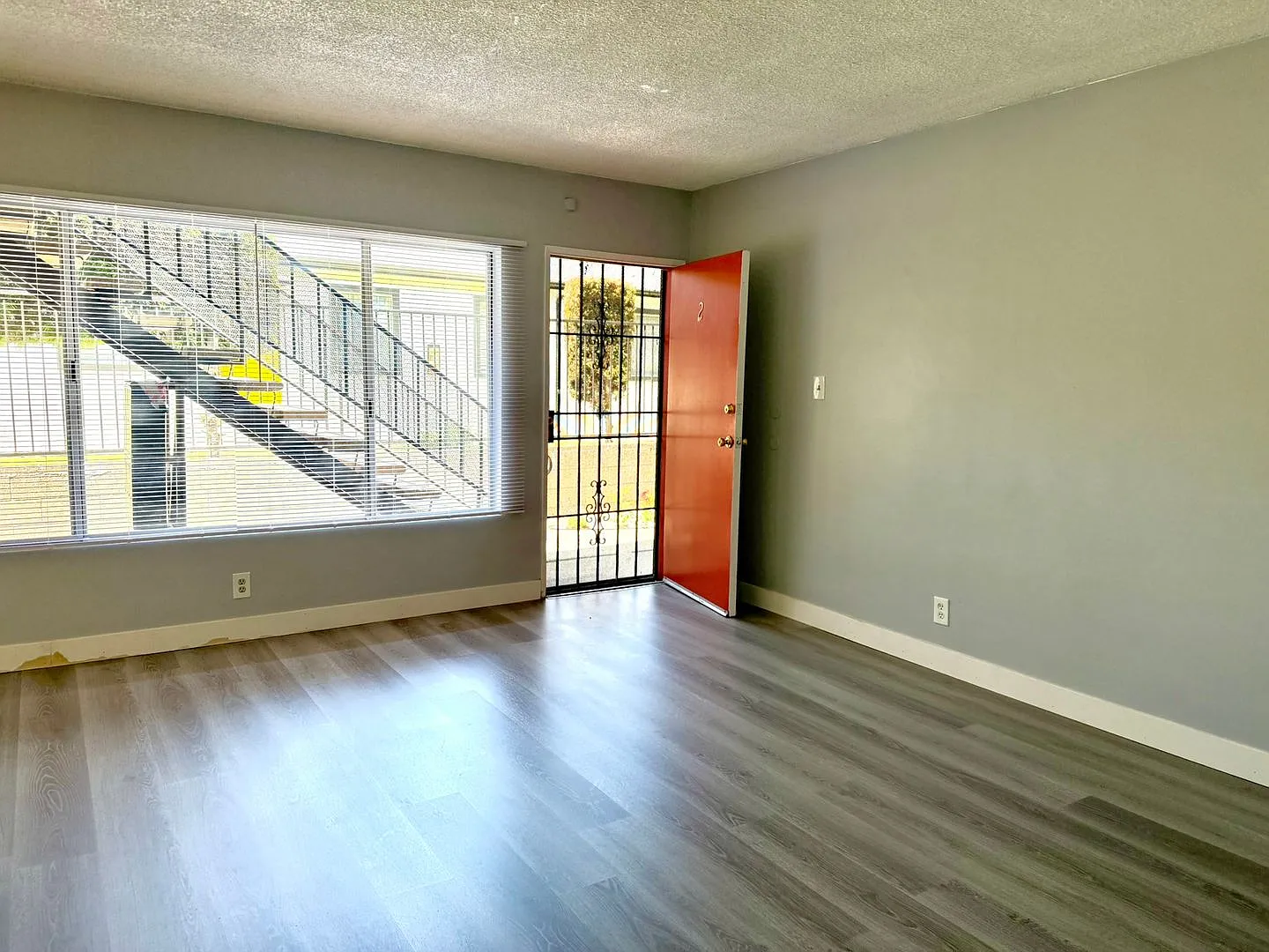 1720 Obispo Apts — Photo 2
