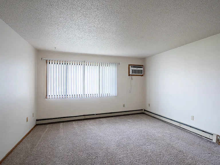 Fargo, ND Prairie Park Apartments | Living