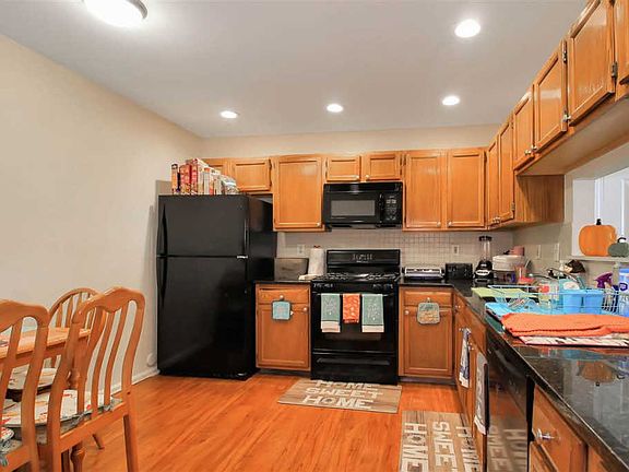 5th image of 68 Cottonwood St