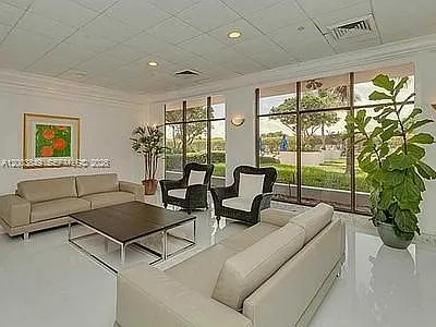 5700 Collins Ave #8A — Photo 10