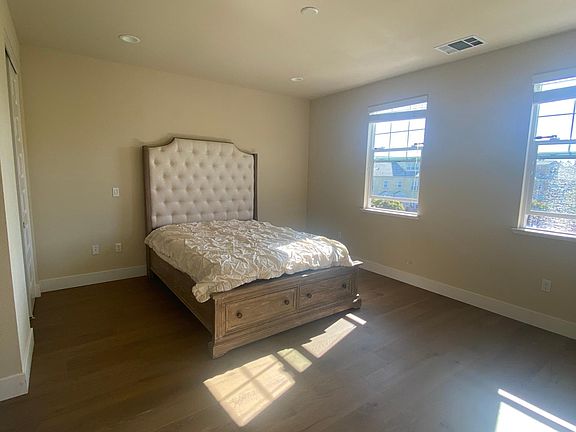 5th image of 375 Derby Ave