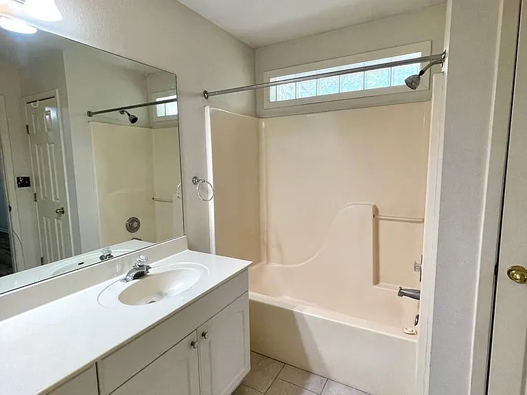 197 Southway Dr #B — Photo 8