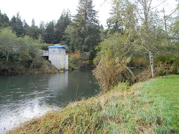 5th image of 750 SW Siletz River Dr