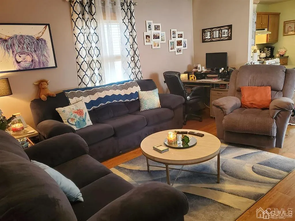40 Coke Ave photo 1