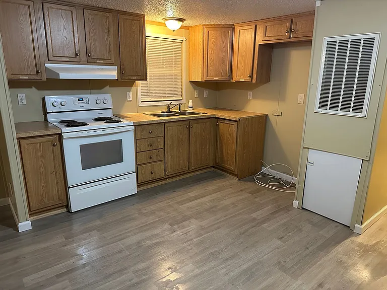 2501 S Broadway Ave — Photo 21