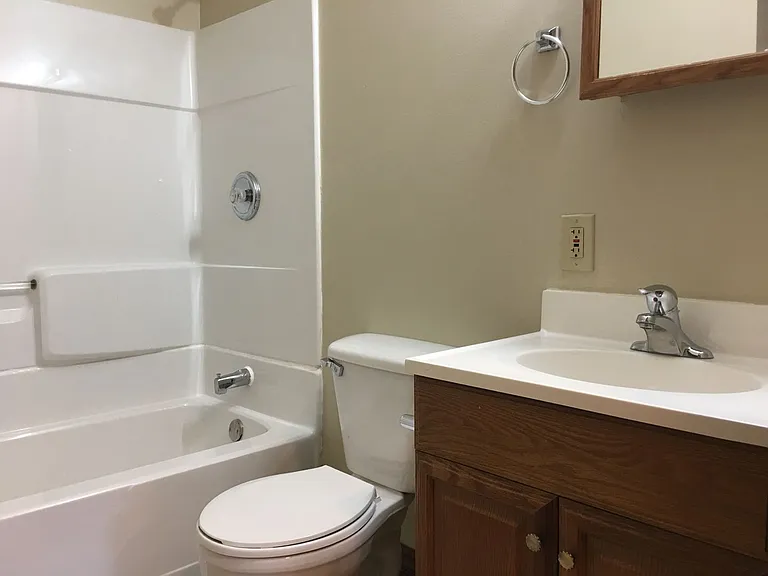 460 E Lincoln Ave — Photo 8