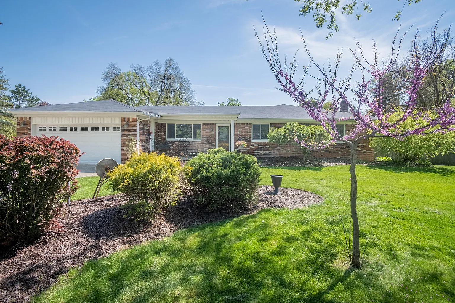 8660 Lee Rd photo 1